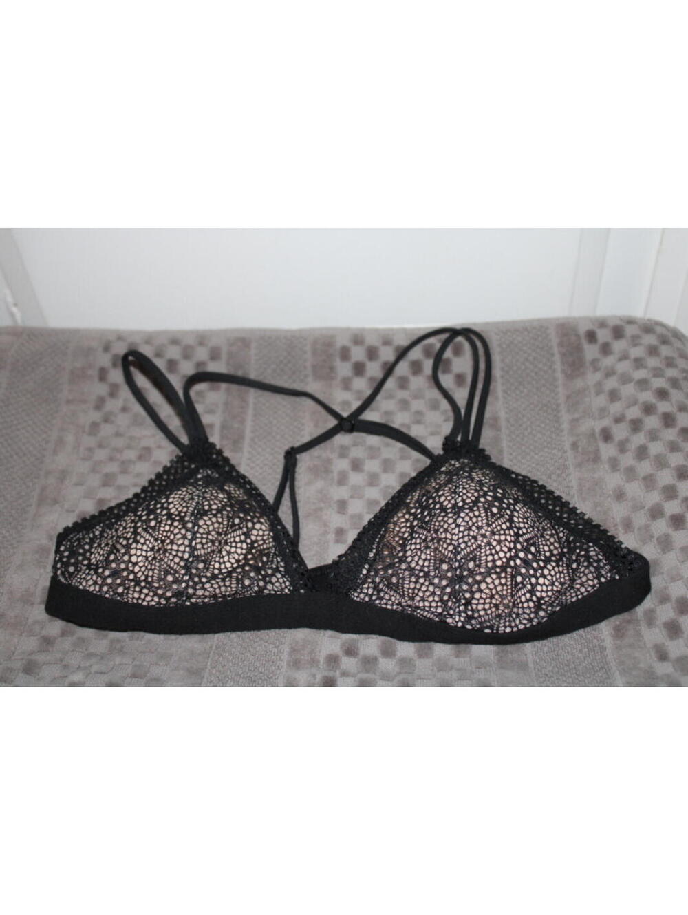 Victoria's Secret Black Criss Cross Bralette Size L
